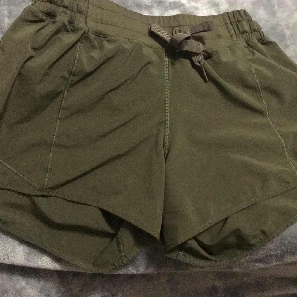 Lululemon size 6 short